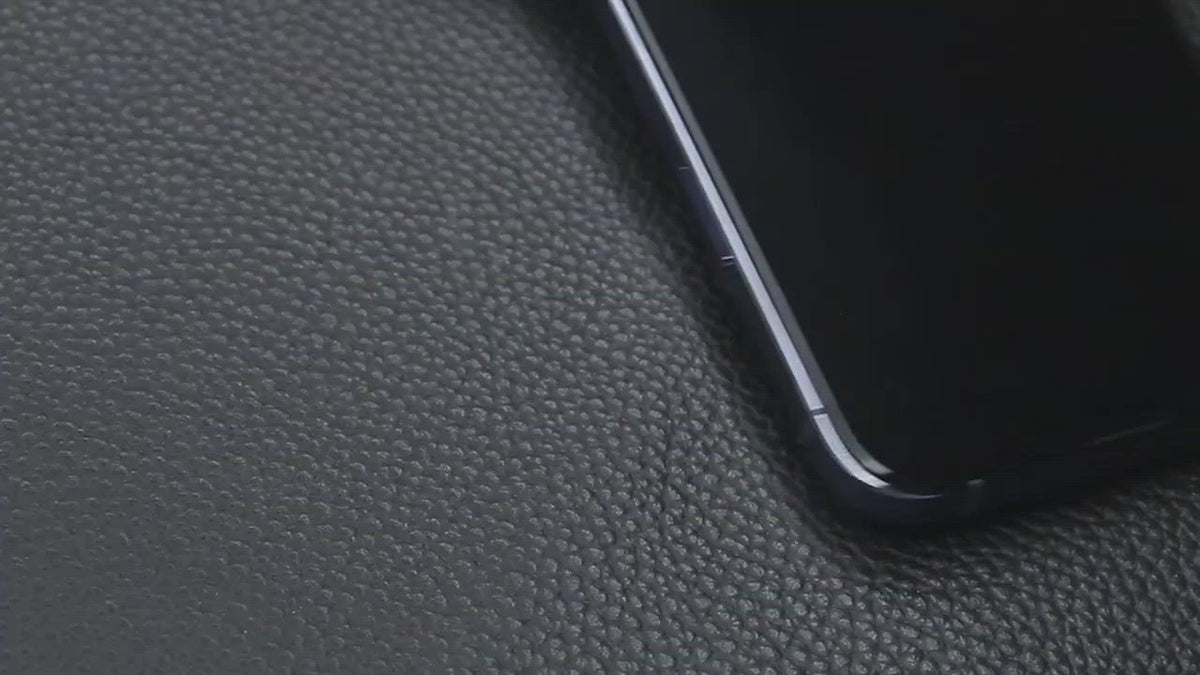 Load video: iPhone secured GLASS film - PREMIUM